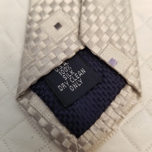 Daniel Cremieux Mens Necktie 100% Silk Tie Handmade in United States - Picture 2 of 4